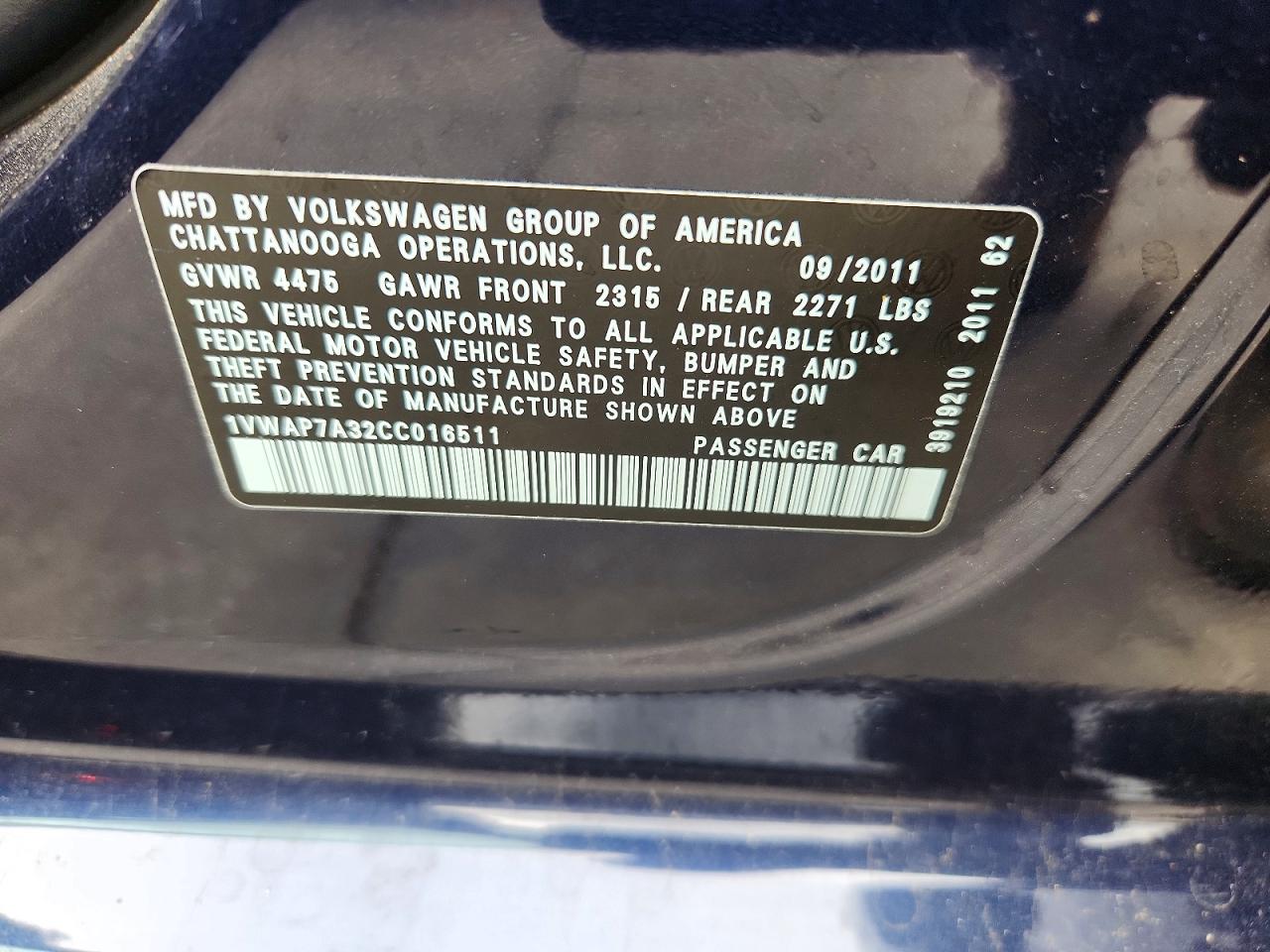 2012 VOLKSWAGEN PASSAT S photo 25