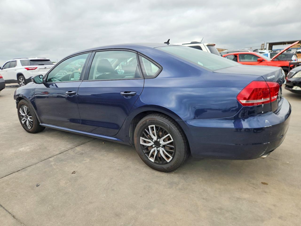 2012 VOLKSWAGEN PASSAT S photo 3