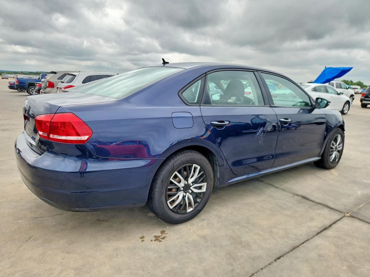 2012 VOLKSWAGEN PASSAT S photo 5