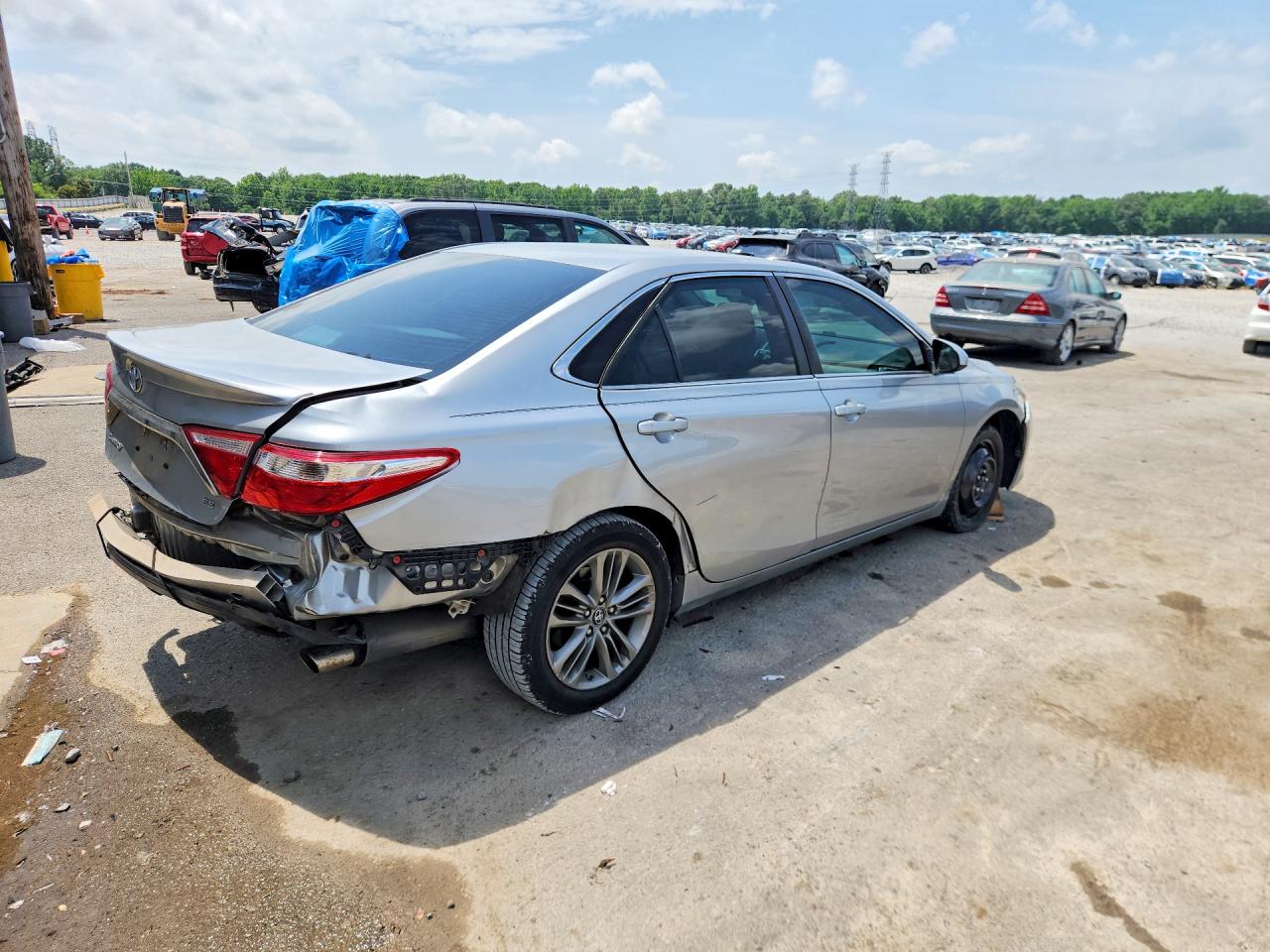 2017 TOYOTA CAMRY SE photo 5