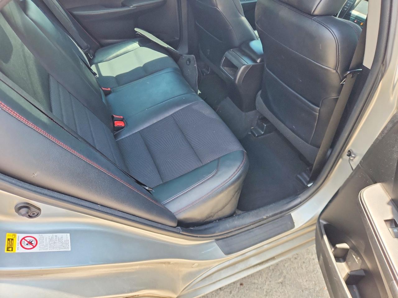 2017 TOYOTA CAMRY SE photo 19