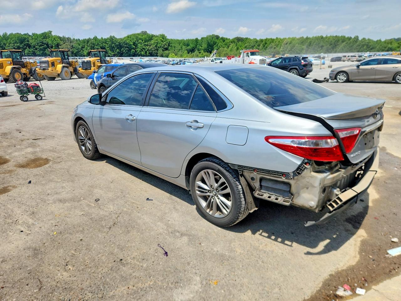 2017 TOYOTA CAMRY SE photo 3