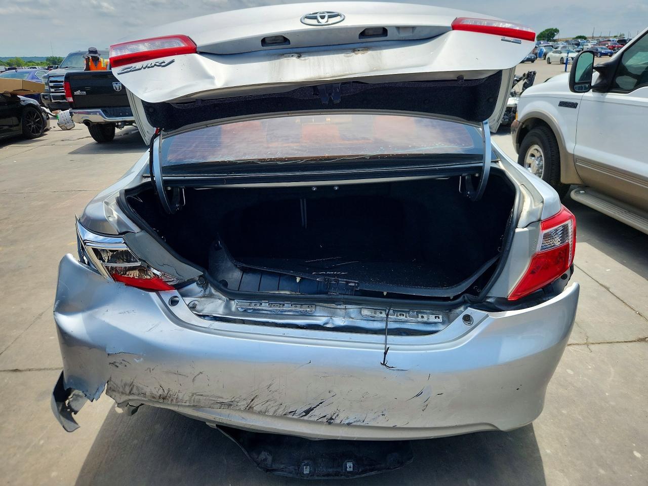 2012 TOYOTA CAMRY LE photo 11