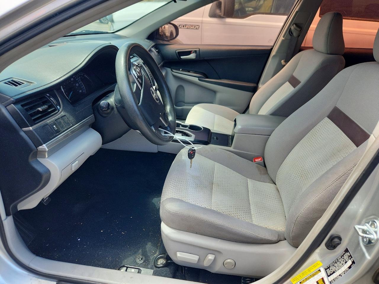 2012 TOYOTA CAMRY LE photo 13