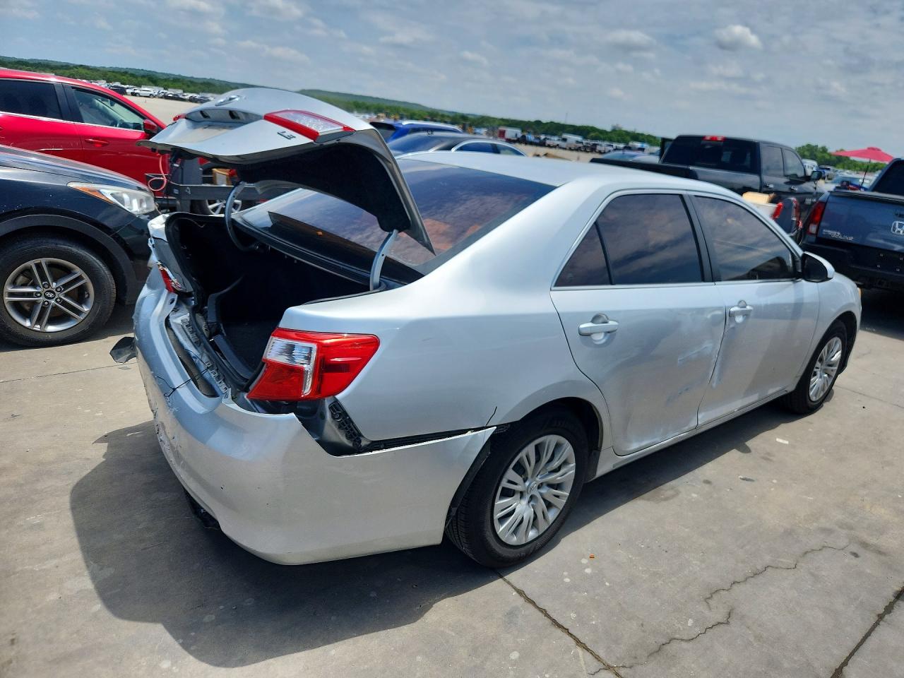 2012 TOYOTA CAMRY LE photo 5