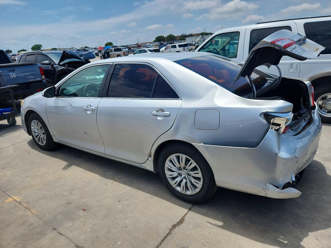 2012 TOYOTA CAMRY LE photo 3