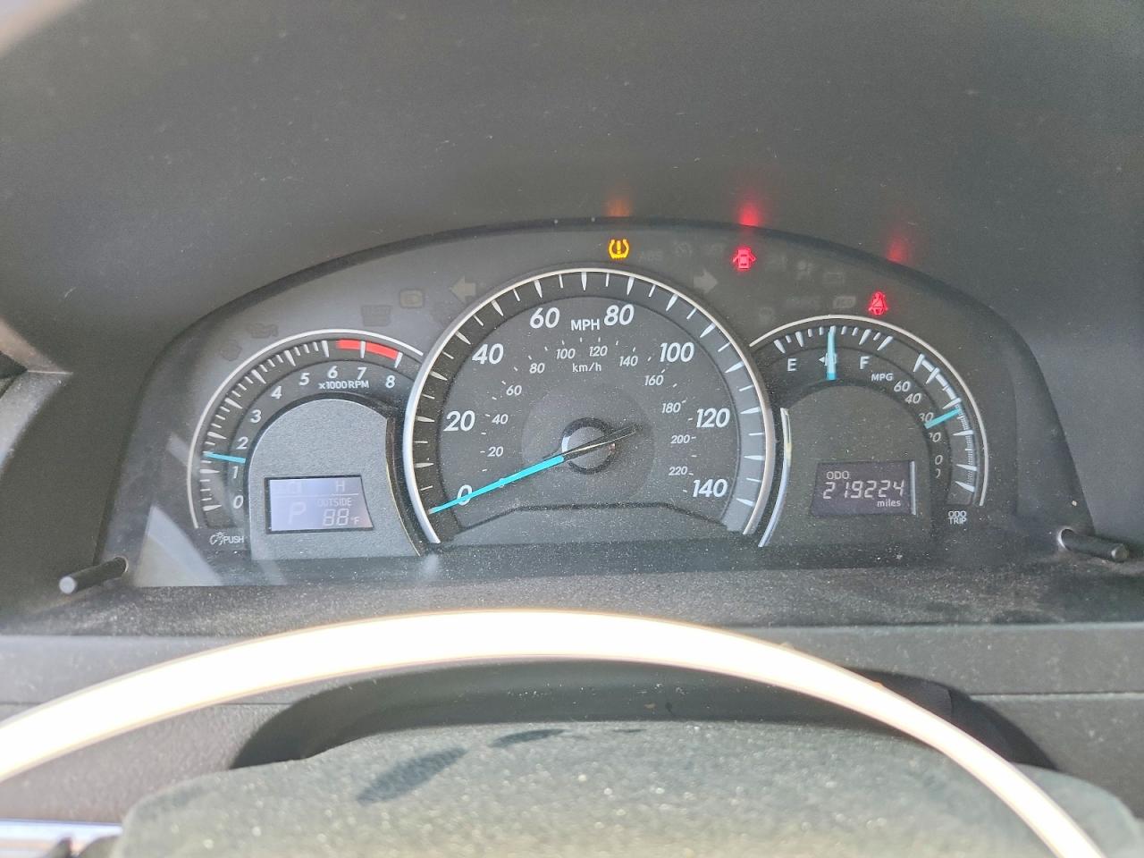 2012 TOYOTA CAMRY LE photo 17
