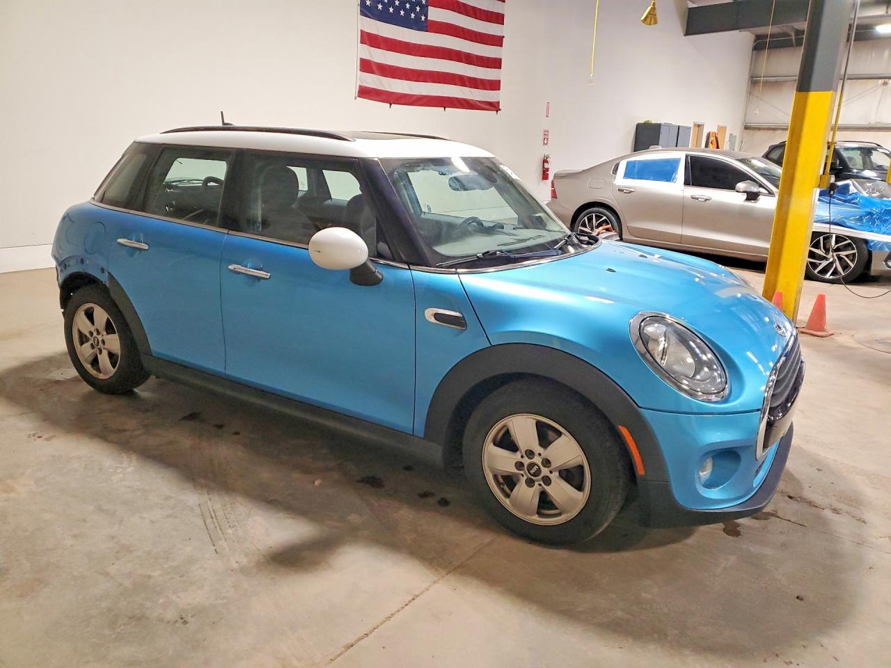 2016 MINI COOPER photo 4