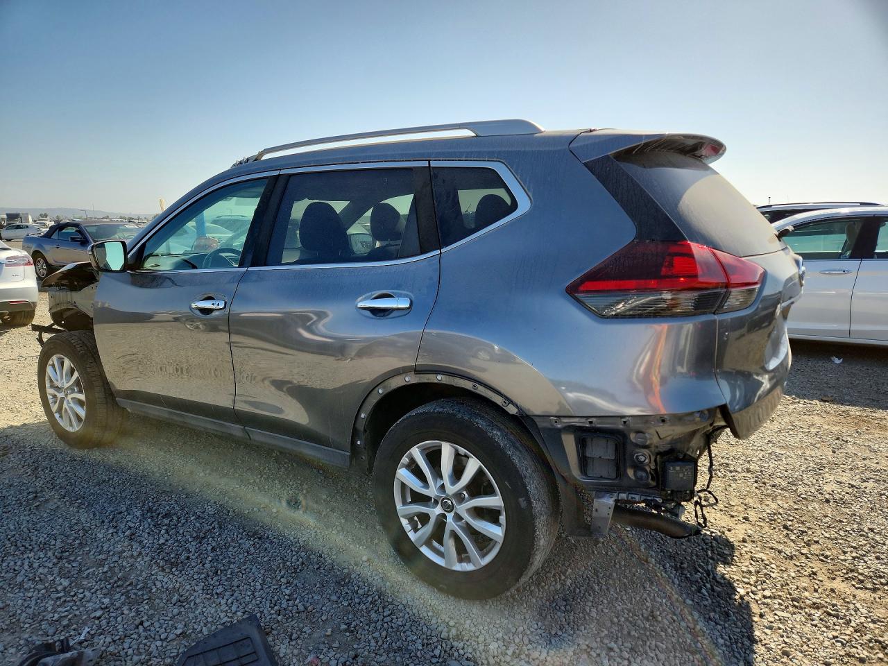 2018 NISSAN ROGUE SV photo 4