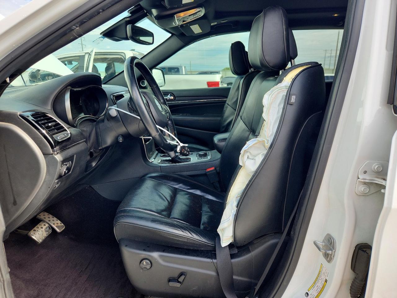 2019 JEEP GRAND CHEROKEE OVERLAND photo 13