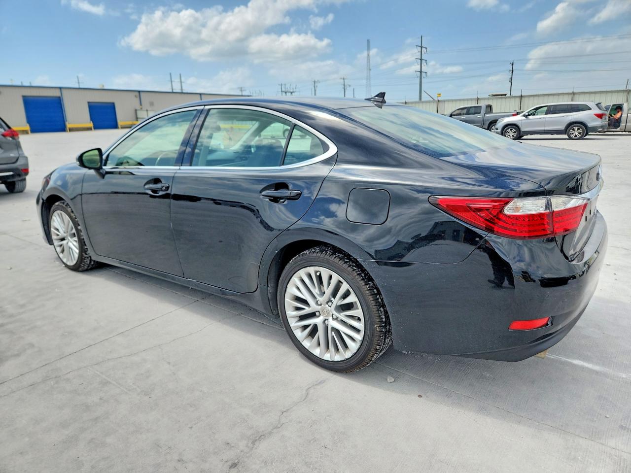 2013 LEXUS ES 350 photo 2