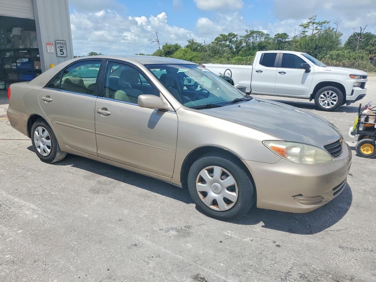 2002 TOYOTA CAMRY LE photo 7