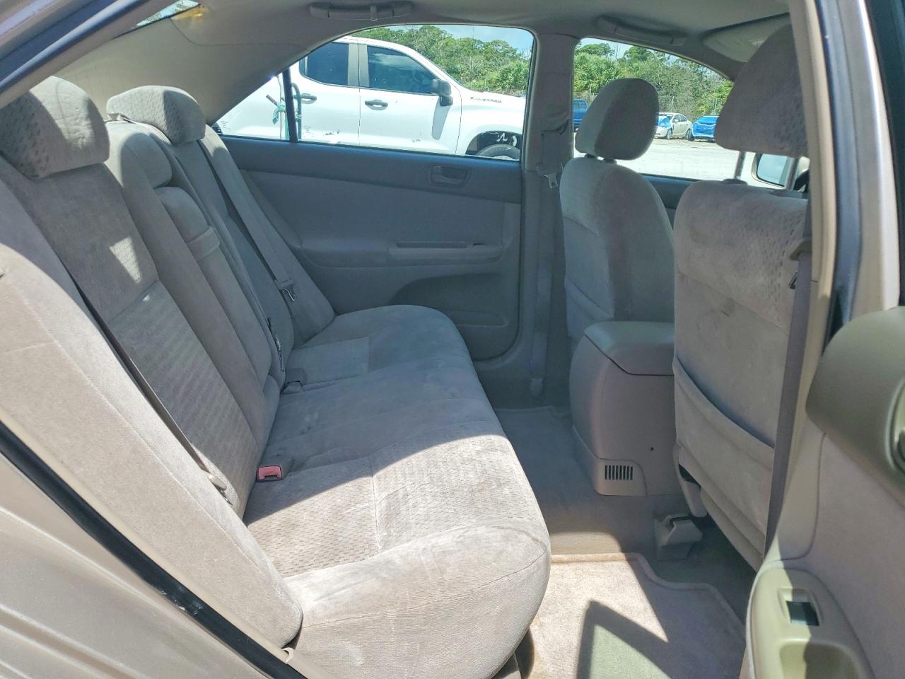2002 TOYOTA CAMRY LE photo 19