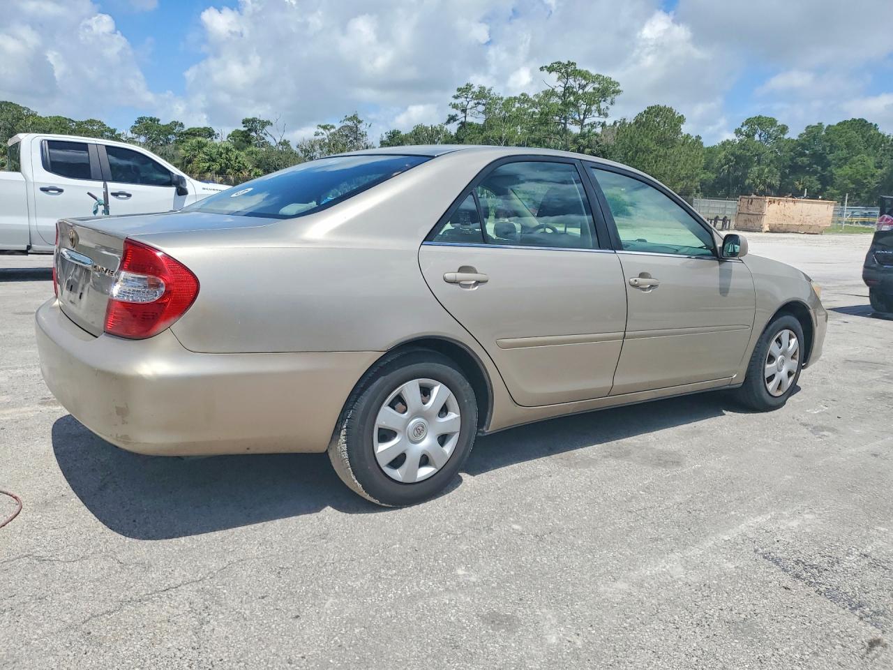 2002 TOYOTA CAMRY LE photo 5
