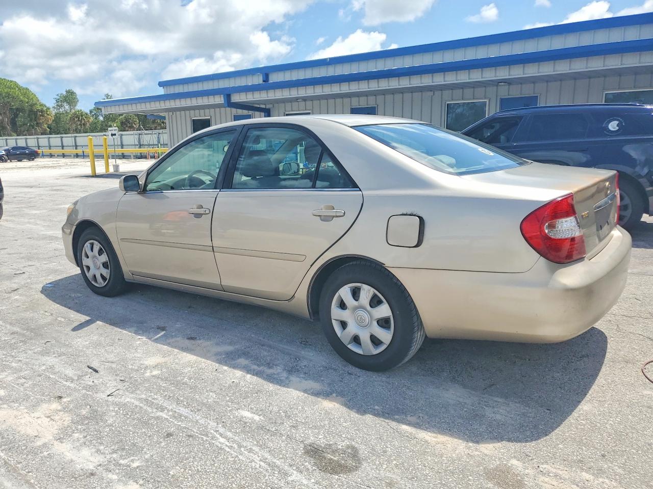 2002 TOYOTA CAMRY LE photo 3