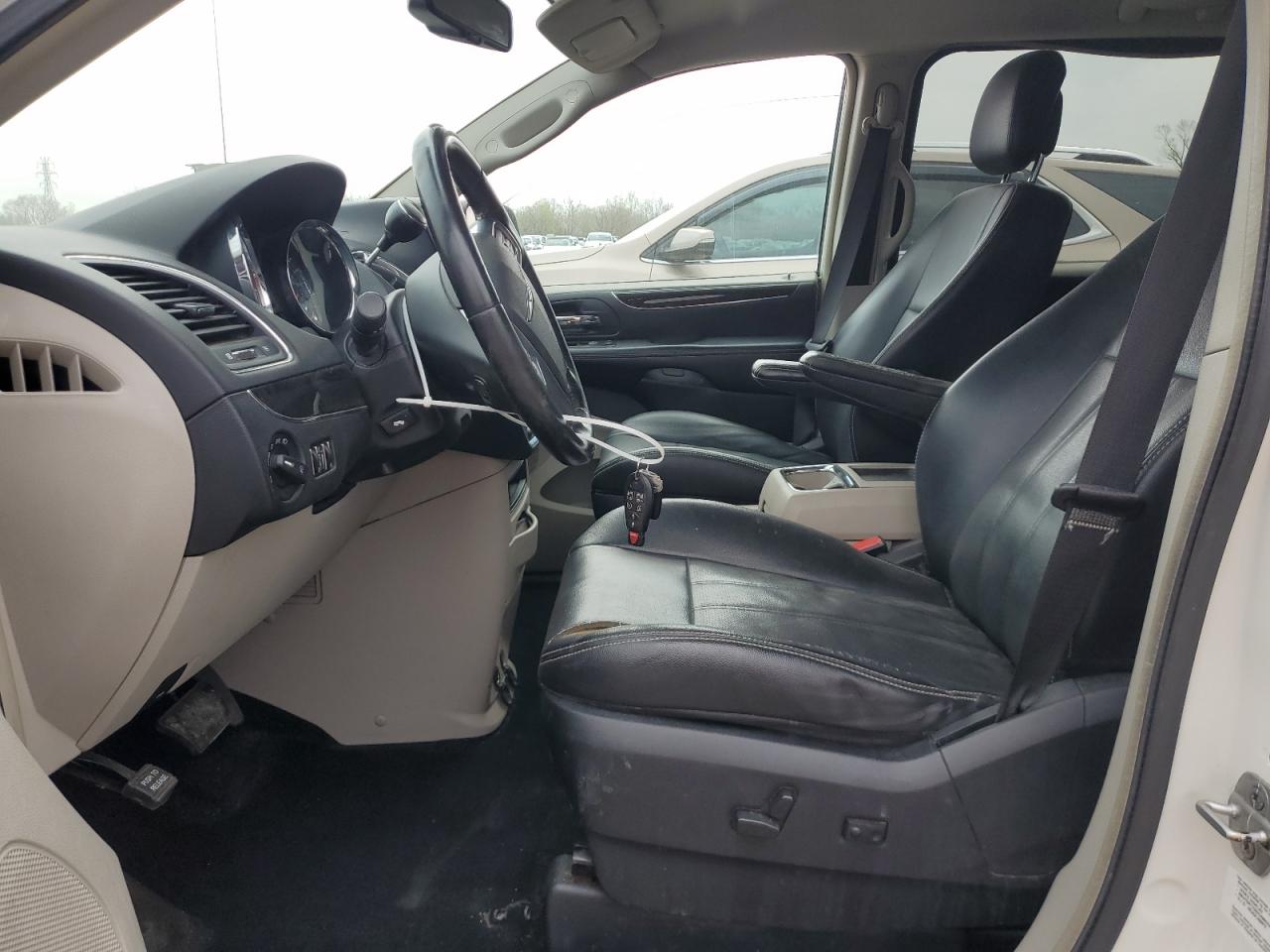 2012 CHRYSLER TOWN & COUNTRY TOURING photo 19