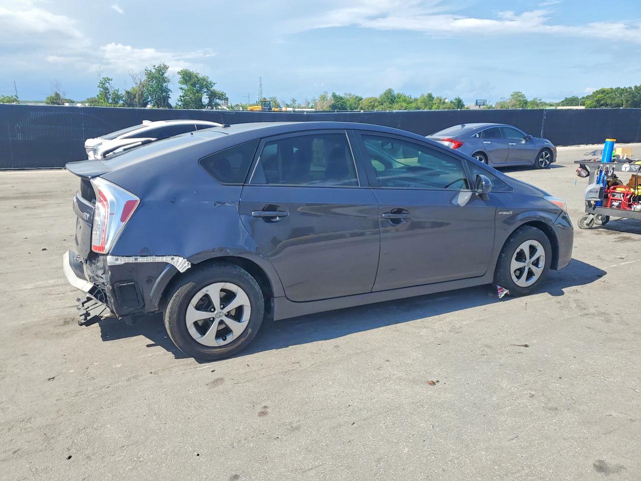 2015 TOYOTA PRIUS TWO photo 5