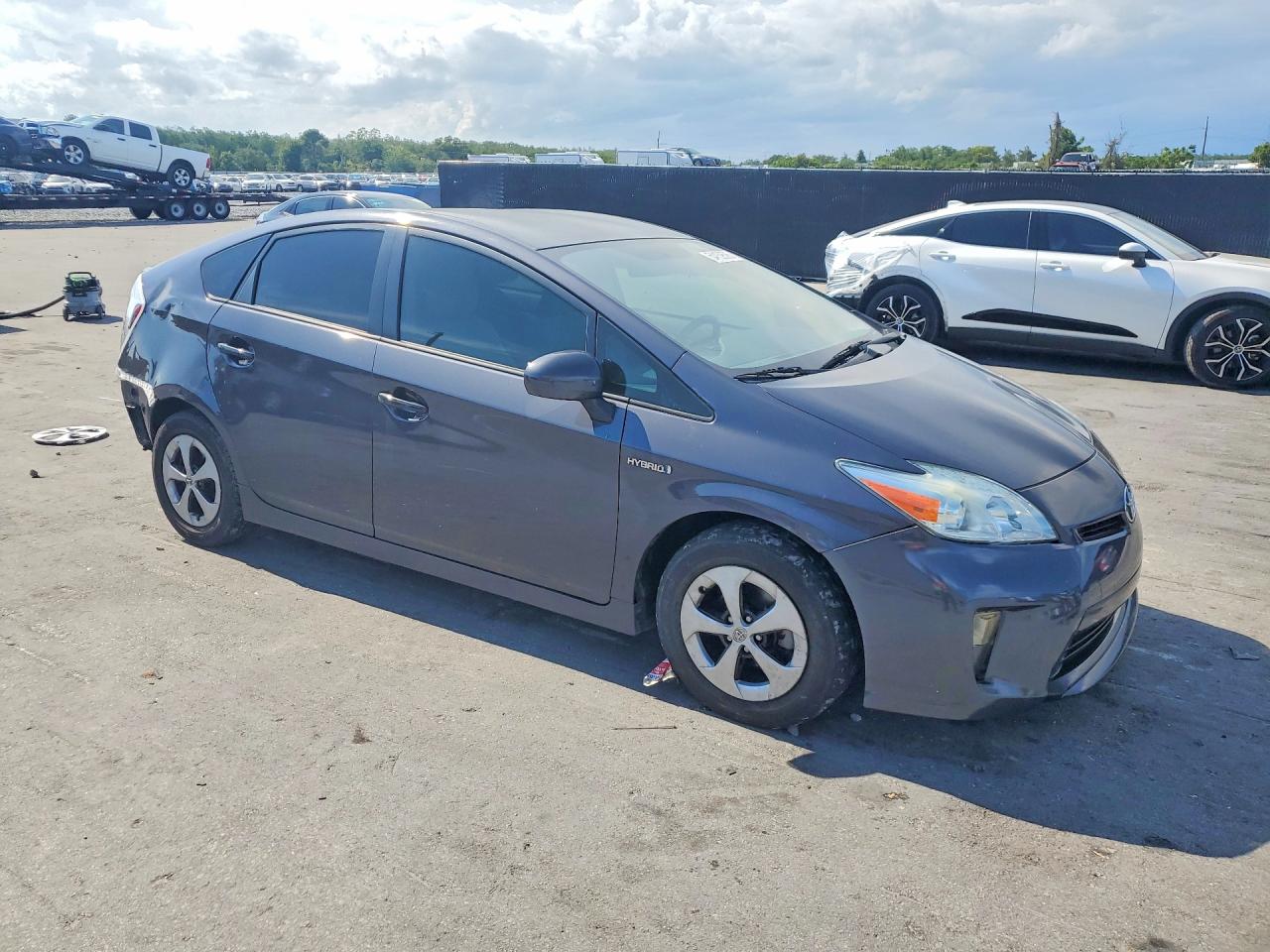 2015 TOYOTA PRIUS TWO photo 7