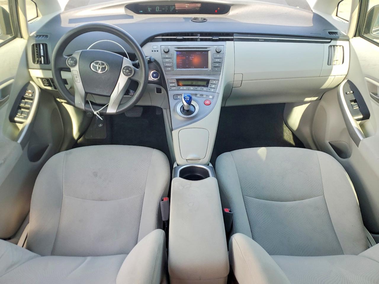 2015 TOYOTA PRIUS TWO photo 15