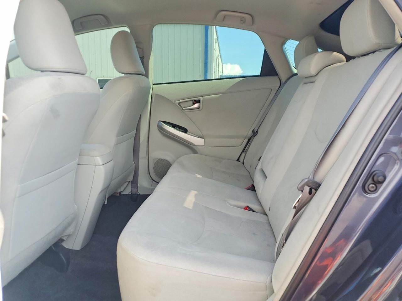 2015 TOYOTA PRIUS TWO photo 19