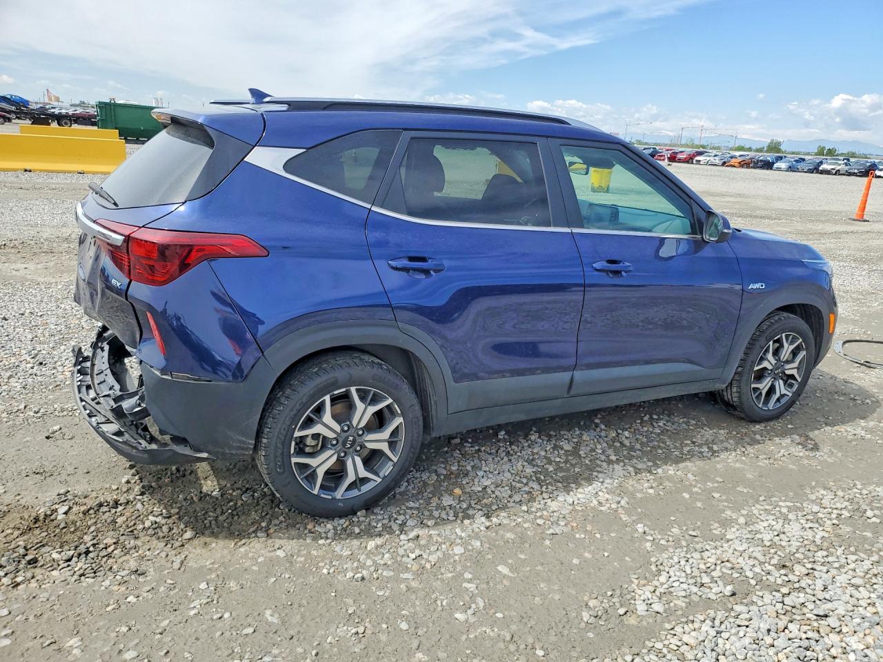 2021 KIA SELTOS EX photo 3