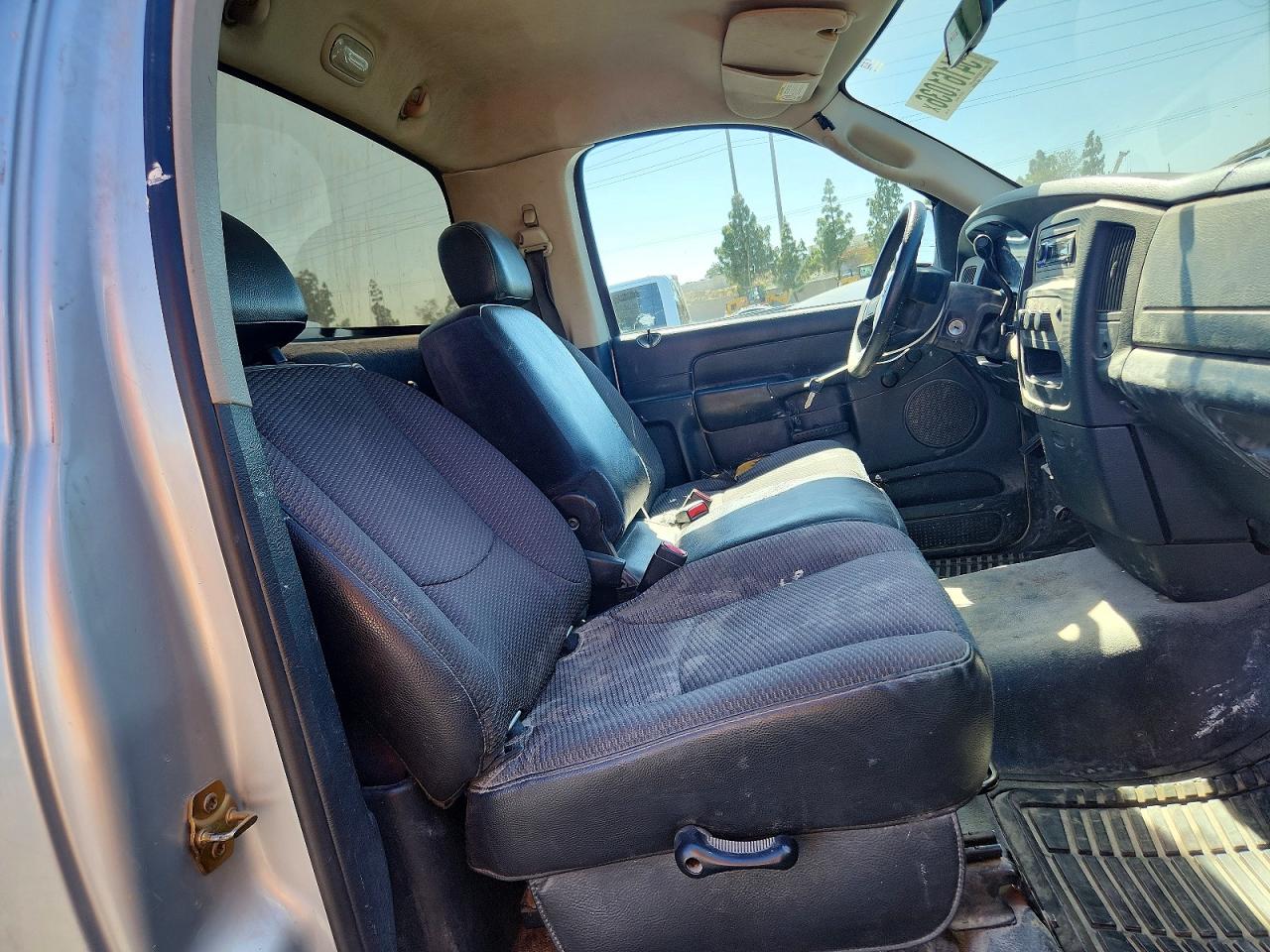 2004 DODGE RAM 1500 ST photo 10