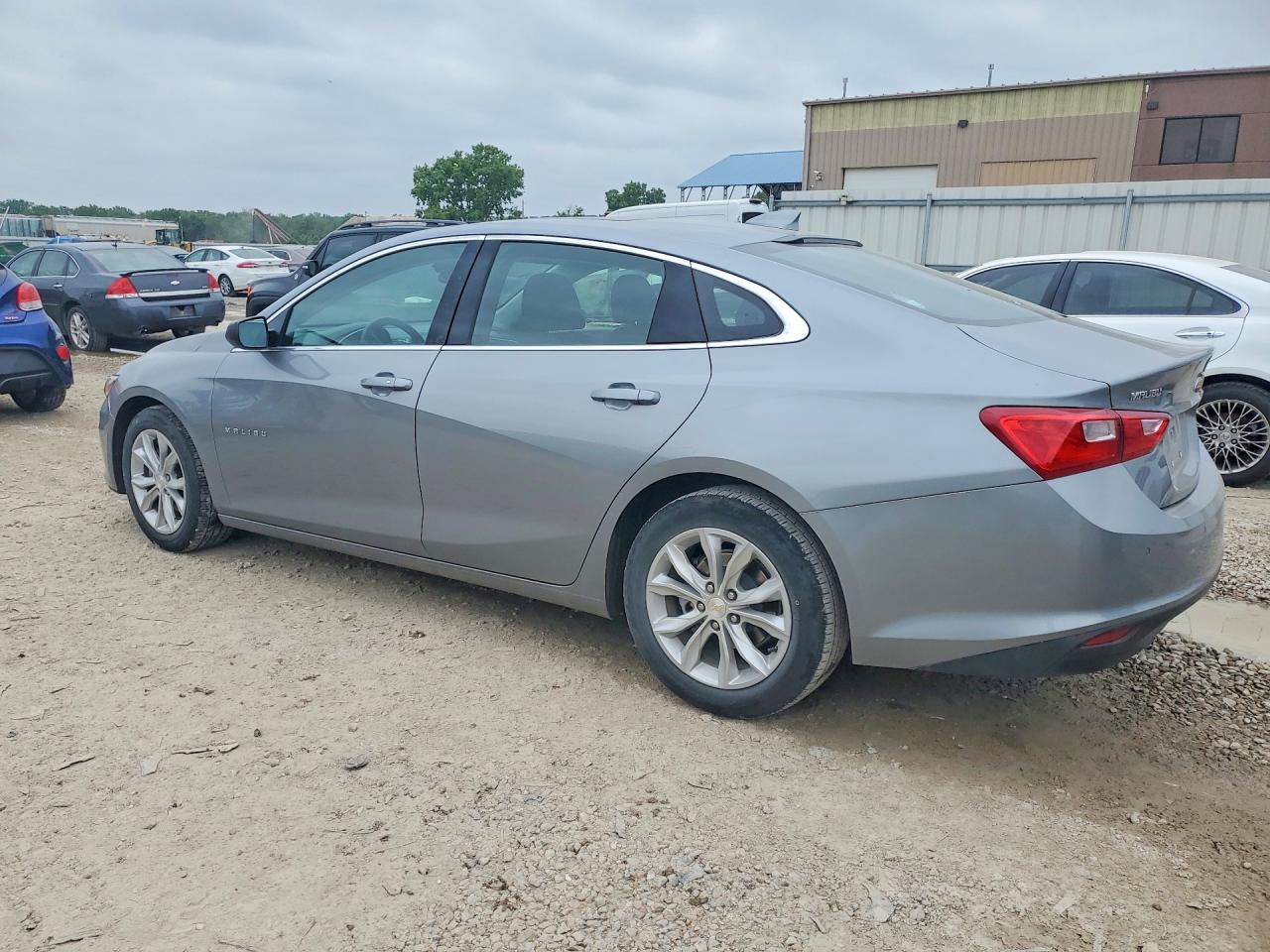 2024 CHEVROLET MALIBU LT photo 2