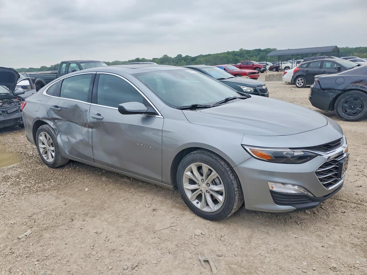 2024 CHEVROLET MALIBU LT photo 4
