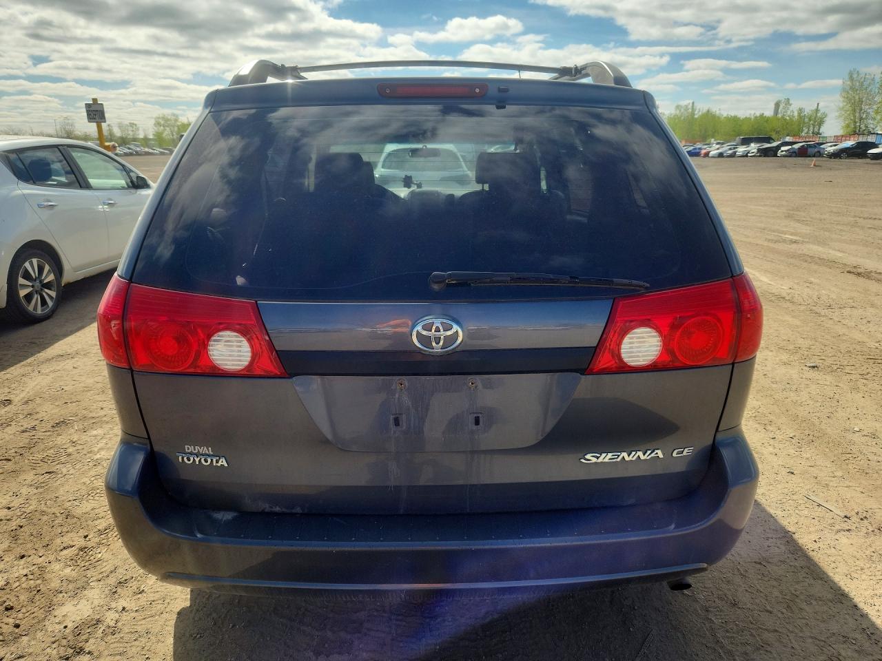 2007 TOYOTA SIENNA CE photo 11