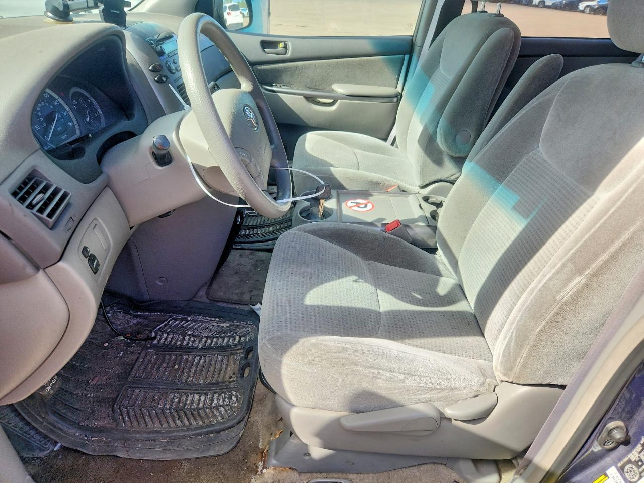2007 TOYOTA SIENNA CE photo 13