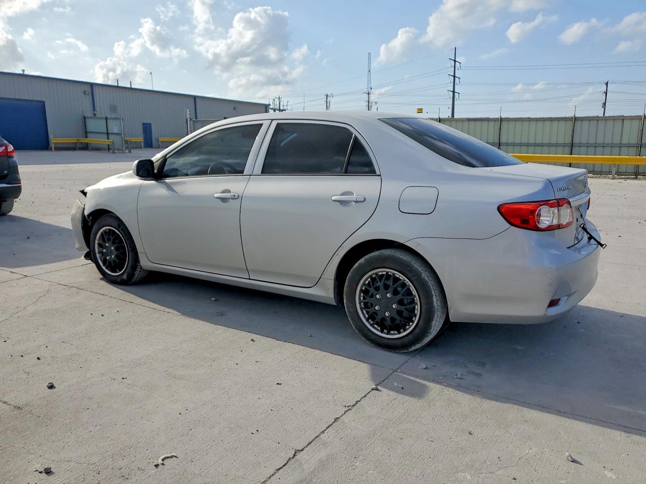 2013 TOYOTA COROLLA L photo 4