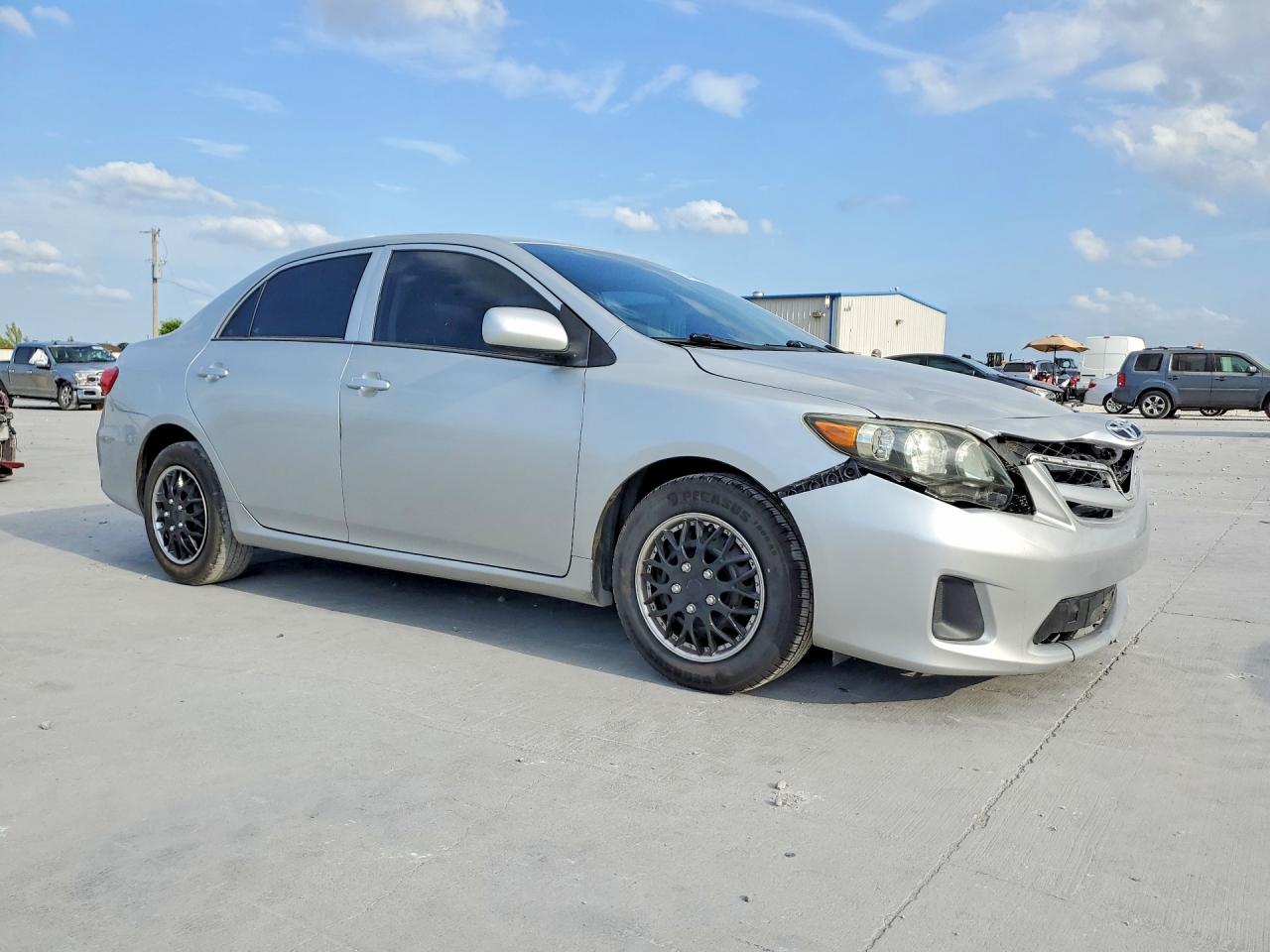 2013 TOYOTA COROLLA L photo 10