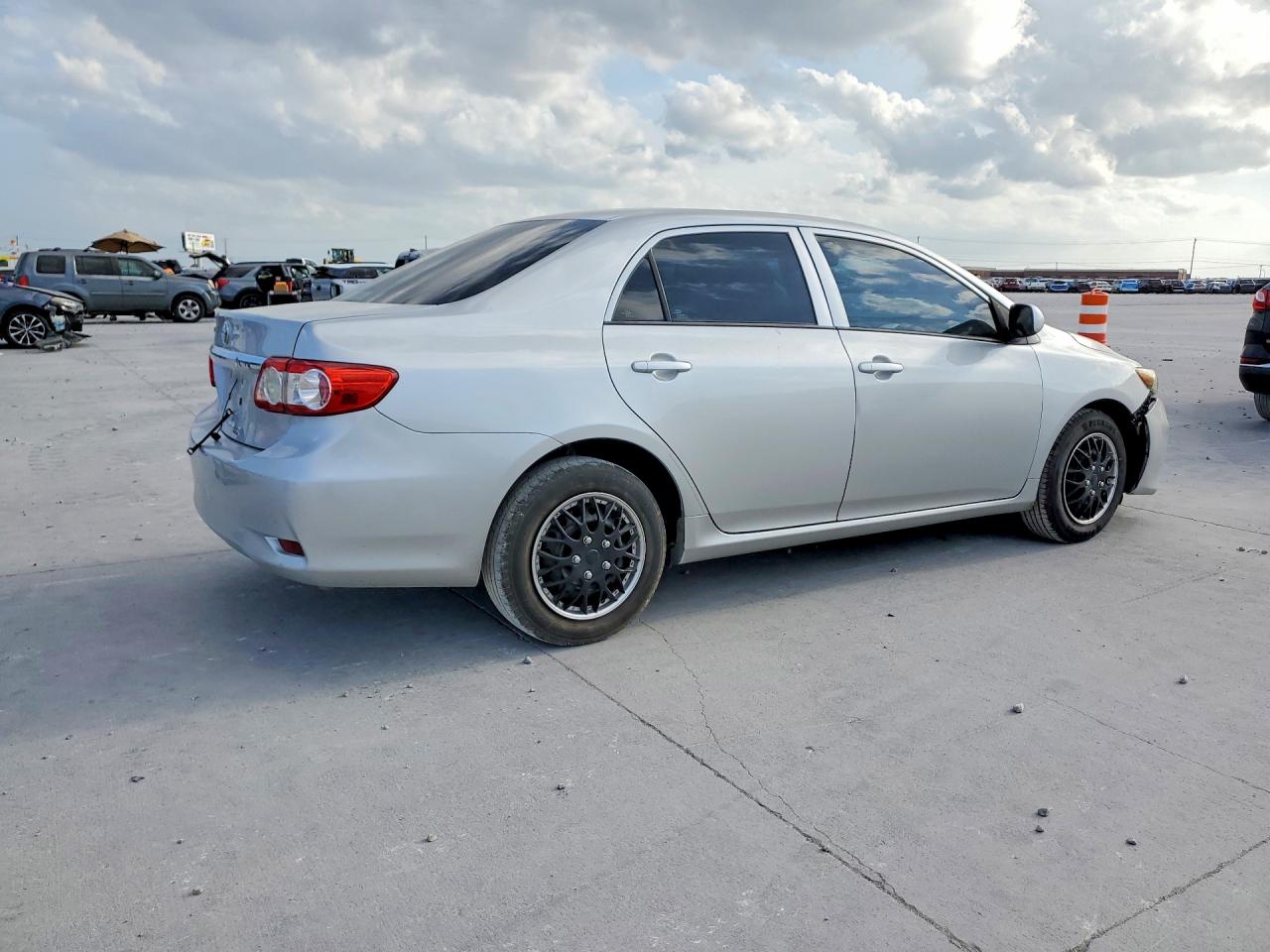 2013 TOYOTA COROLLA L photo 7