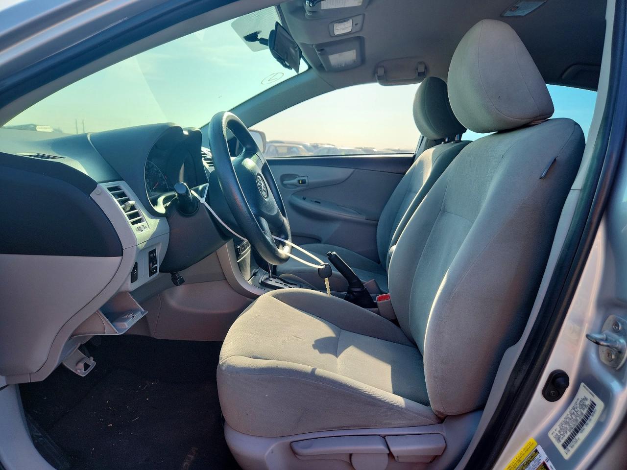 2013 TOYOTA COROLLA L photo 19