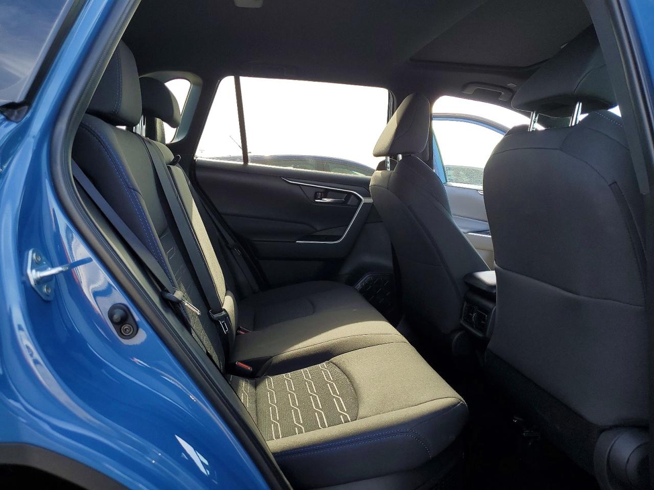 2024 TOYOTA RAV4 SE photo 31