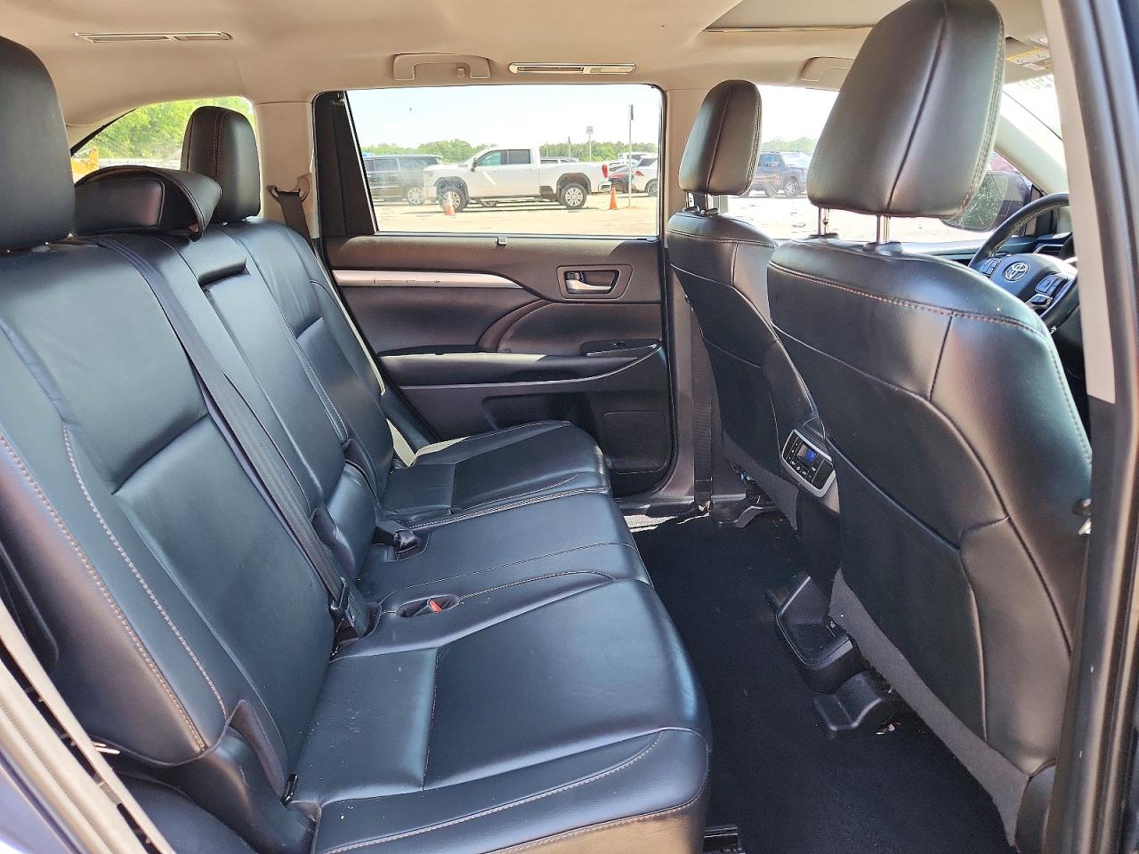 2019 TOYOTA HIGHLANDER photo 31