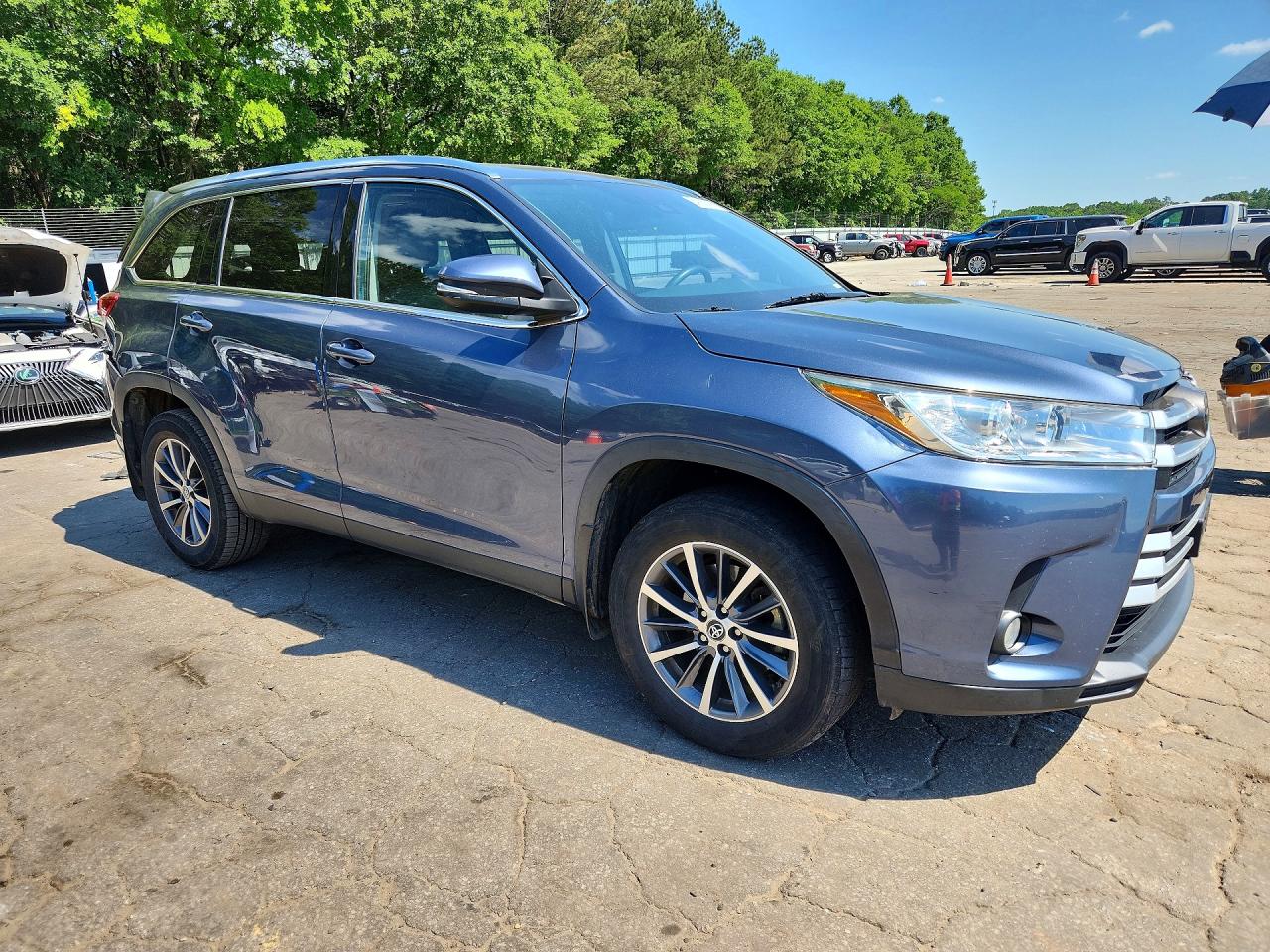 2019 TOYOTA HIGHLANDER photo 10