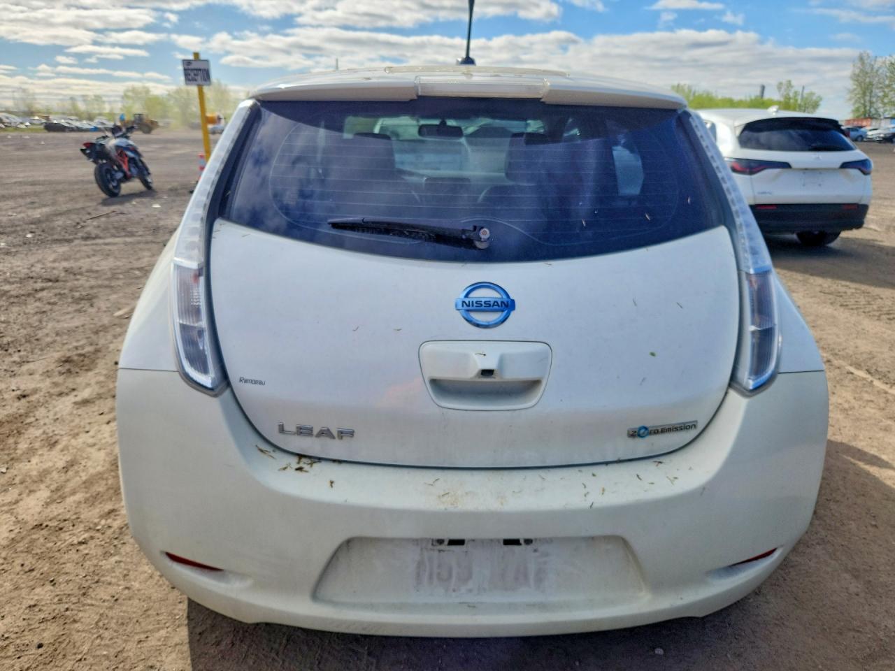 2013 NISSAN LEAF S photo 11