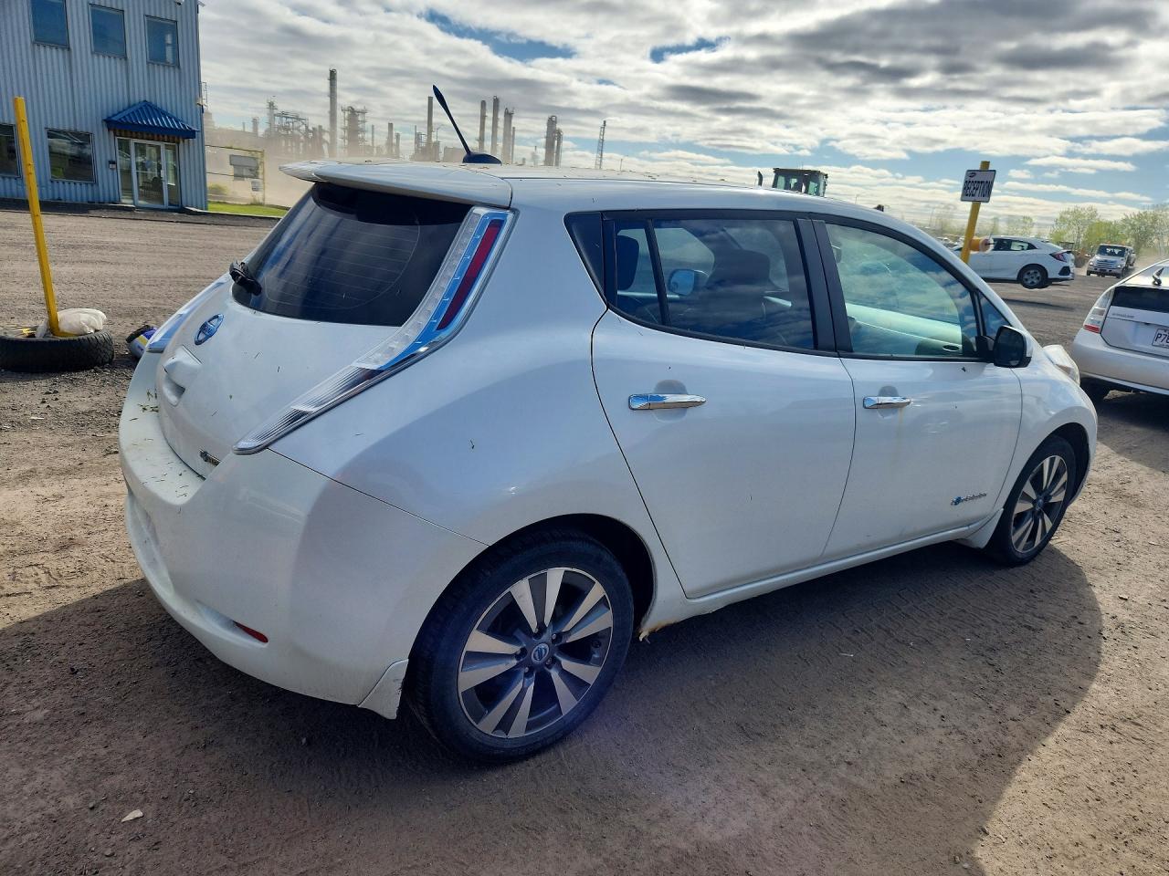 2013 NISSAN LEAF S photo 5