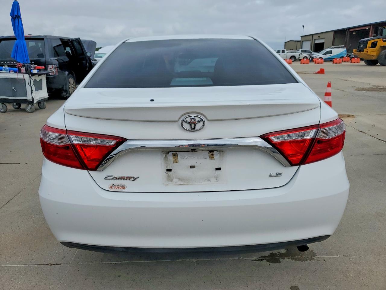 2017 TOYOTA CAMRY LE photo 11
