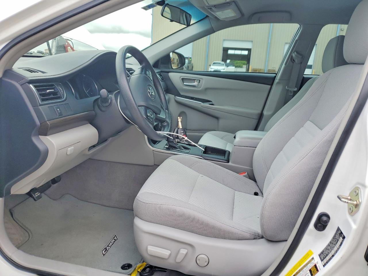 2017 TOYOTA CAMRY LE photo 13