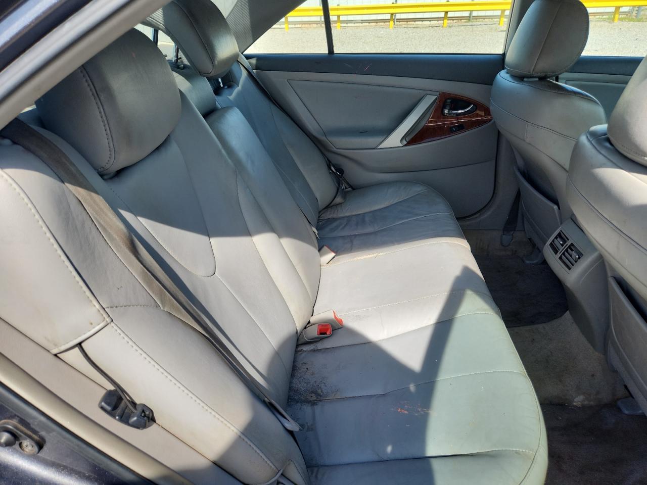 2011 TOYOTA CAMRY XLE photo 19