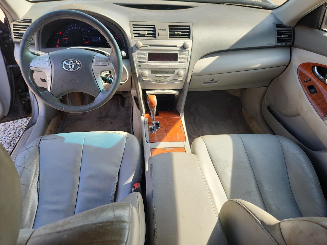 2011 TOYOTA CAMRY XLE photo 15