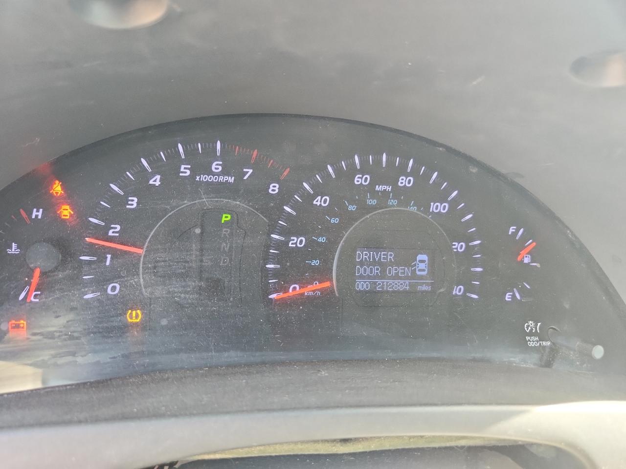 2011 TOYOTA CAMRY XLE photo 17