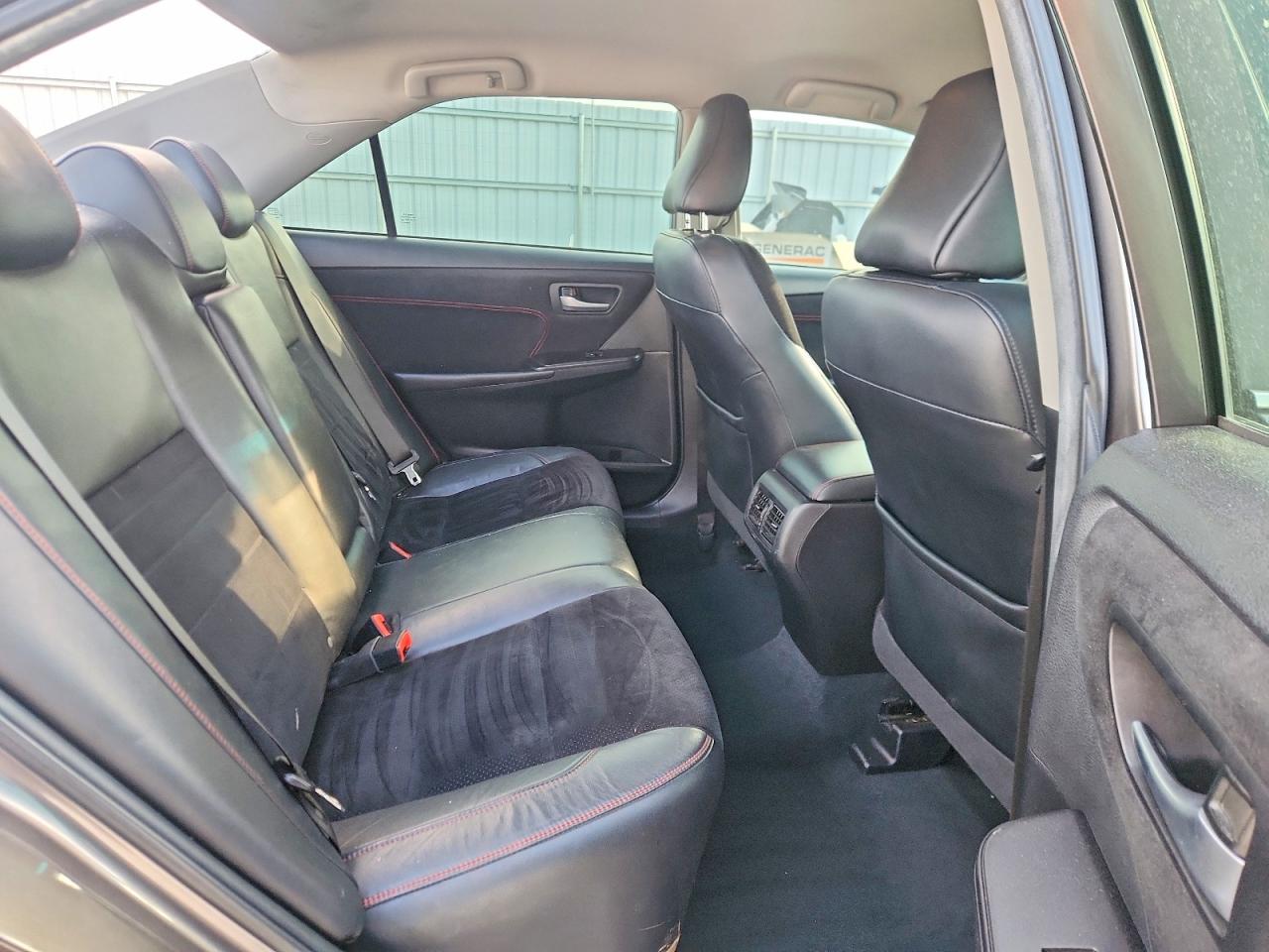 2015 TOYOTA CAMRY XSE photo 28
