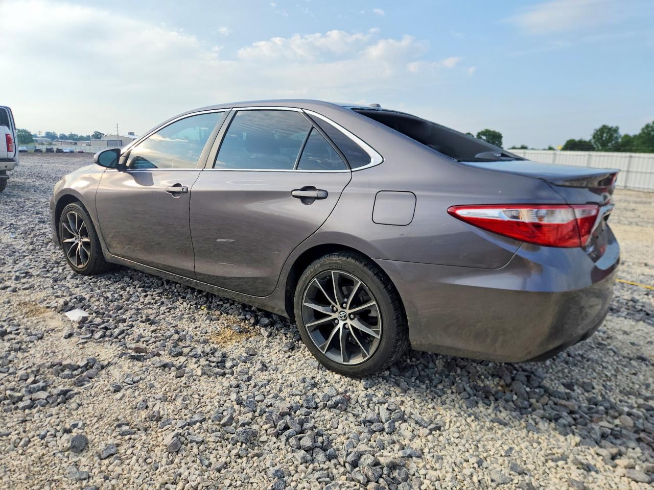 2015 TOYOTA CAMRY XSE photo 4