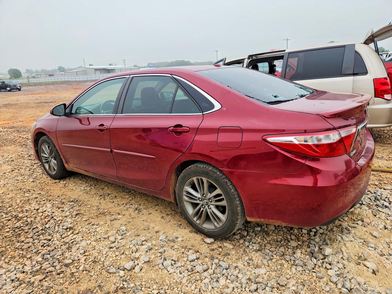 2017 TOYOTA CAMRY SE photo 3