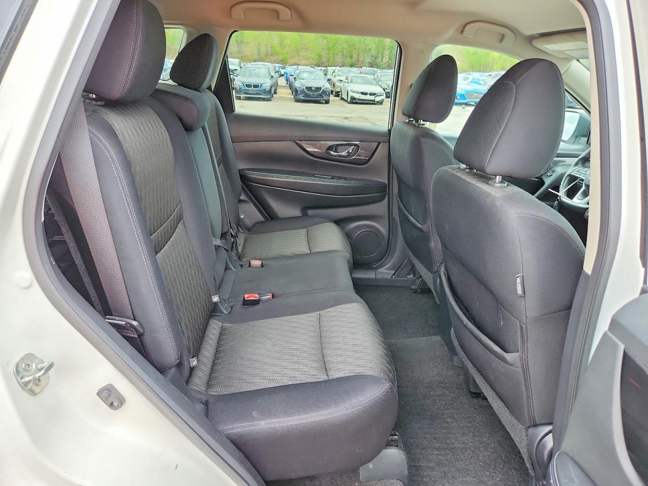 2017 NISSAN ROGUE SV photo 21