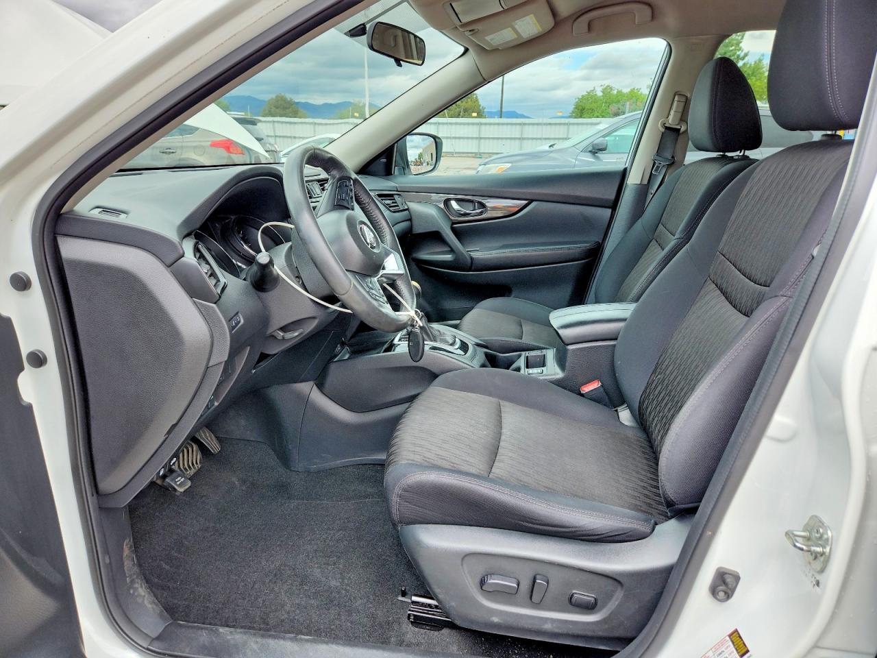 2017 NISSAN ROGUE SV photo 13
