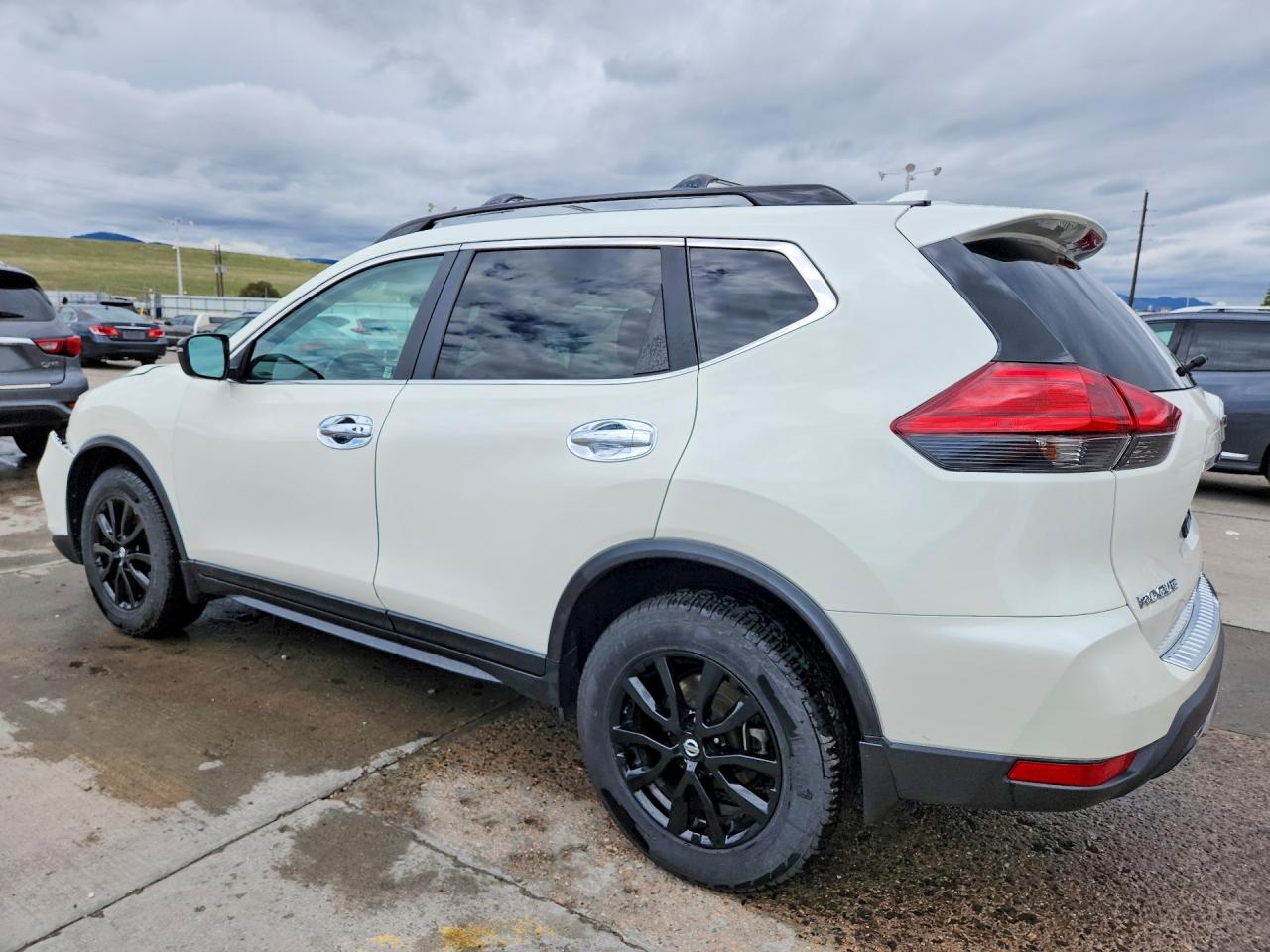 2017 NISSAN ROGUE SV photo 3
